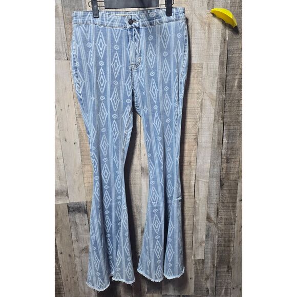 Rock & Roll Cowgirl Aztec Bargain Button Bell Bottom Wide Leg Jeans Western - Picture 2 of 5